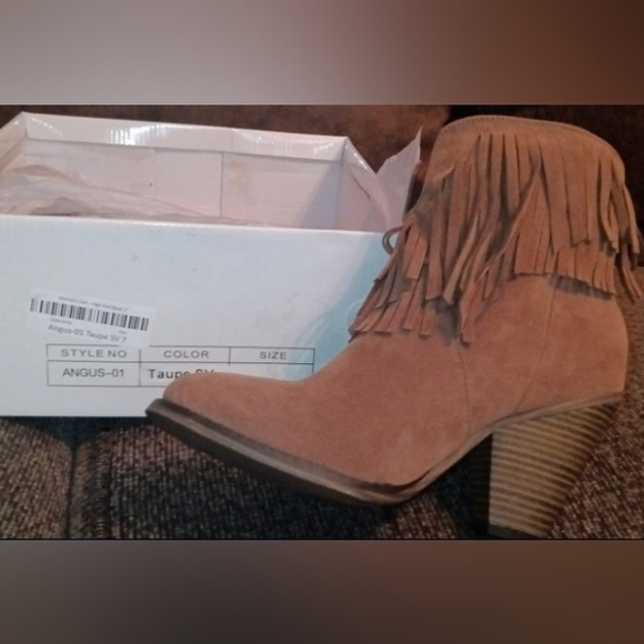 Fringe Booties Size 7 - Picture 3 of 4